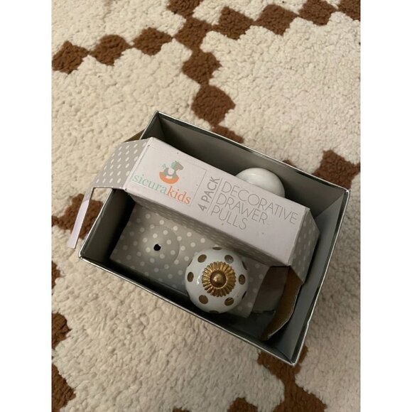 Sicura Kids 2 Decorative Drawer Pulls Gold & White - Picture 1 of 5